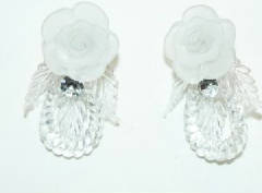 Clear flower lucite earrings