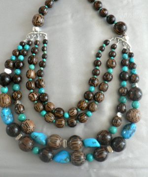 Tuquiose Wooden Beaded Necklace
