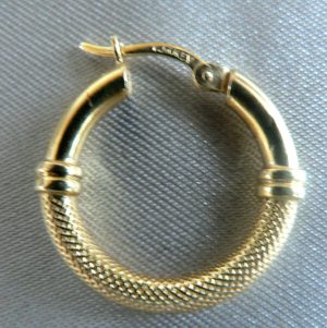 14k
                                                Small hoop earrings